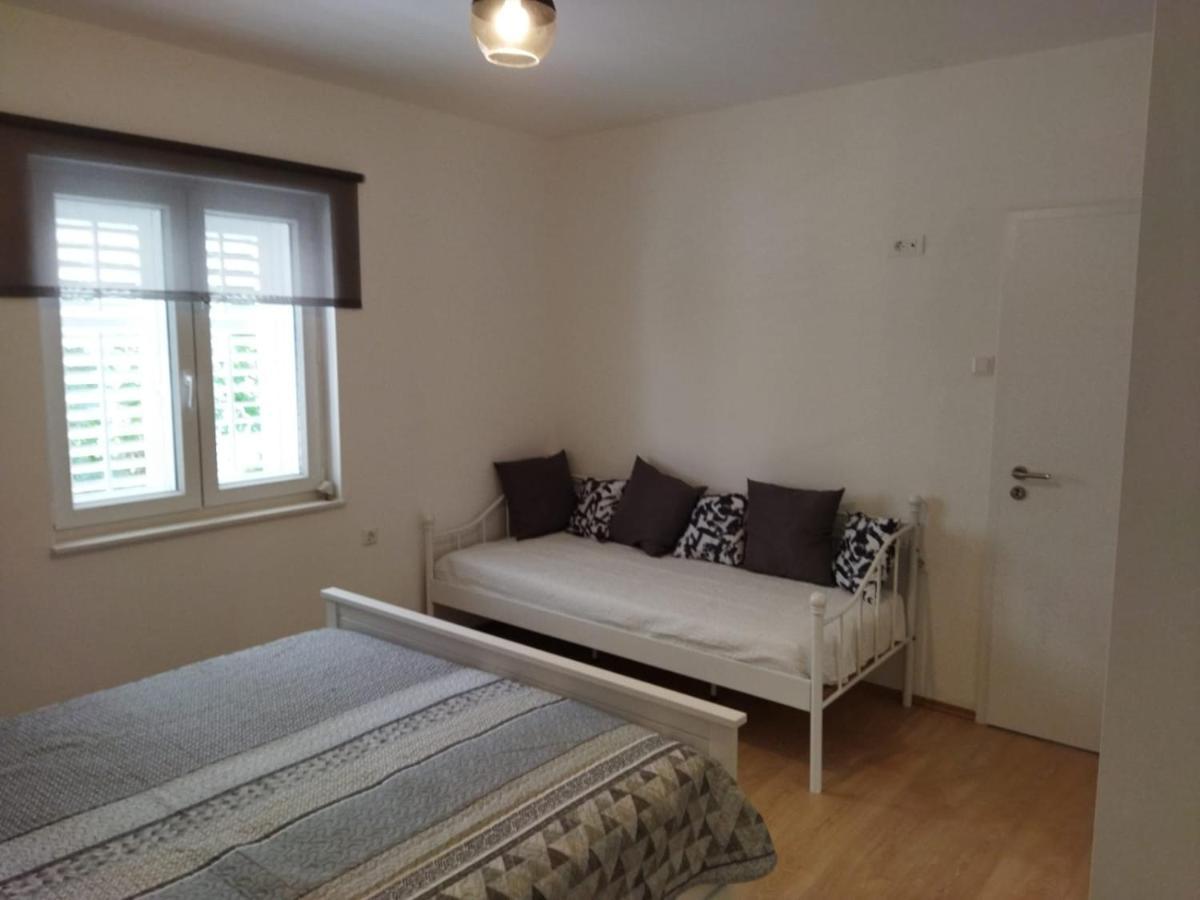 Teta Lidia Apartment Krilo Luaran gambar